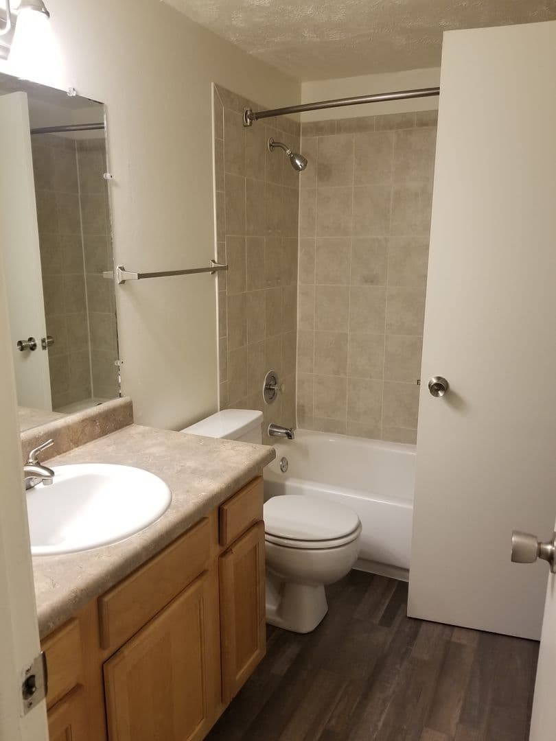 Omaha Apartment: 6917 Wright Plz