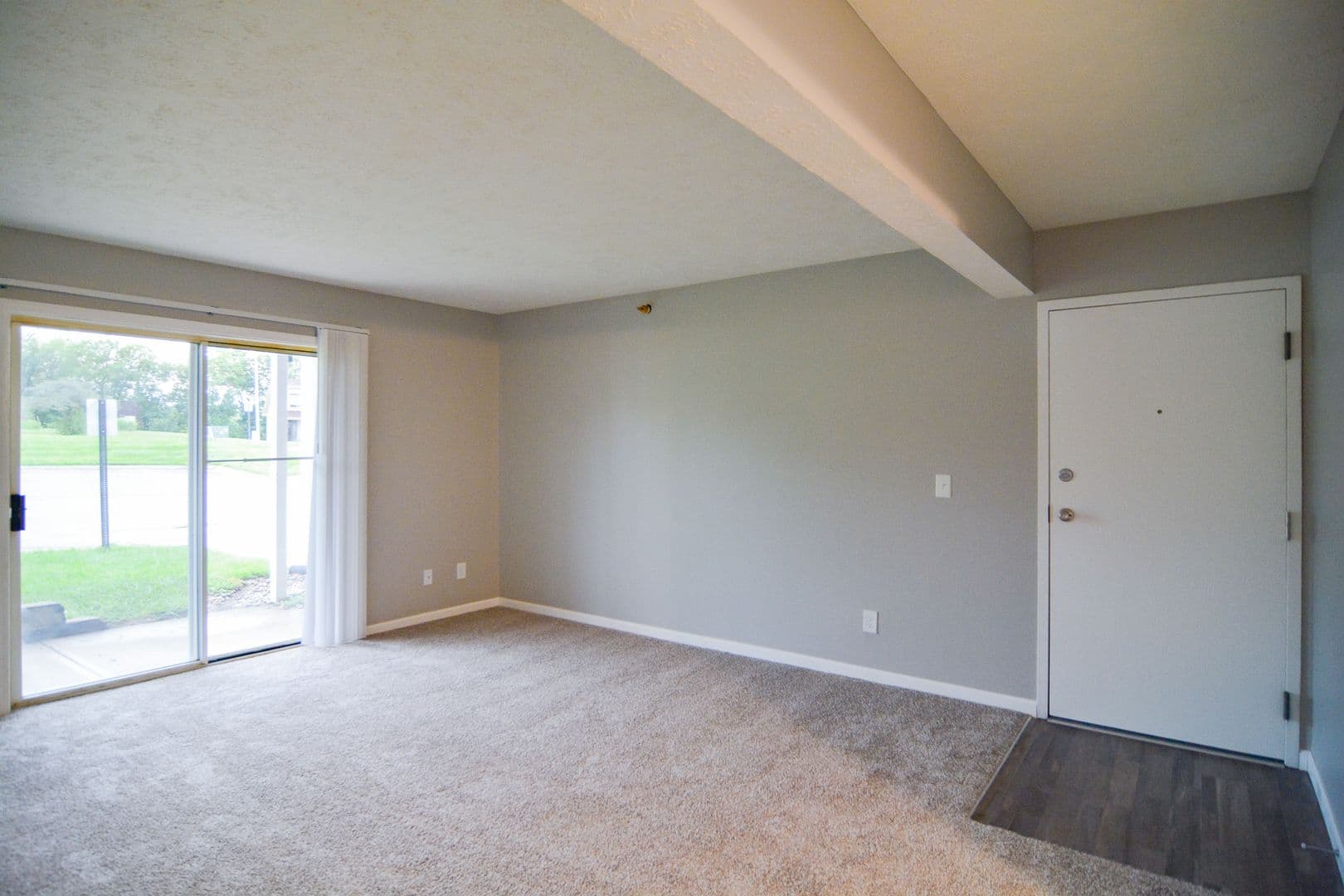 Bellevue Apartment: 1106 Grenoble Drive #17