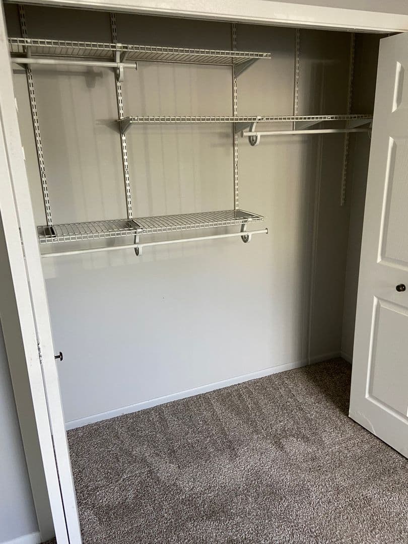 Omaha Apartment: 950 S 69th Street