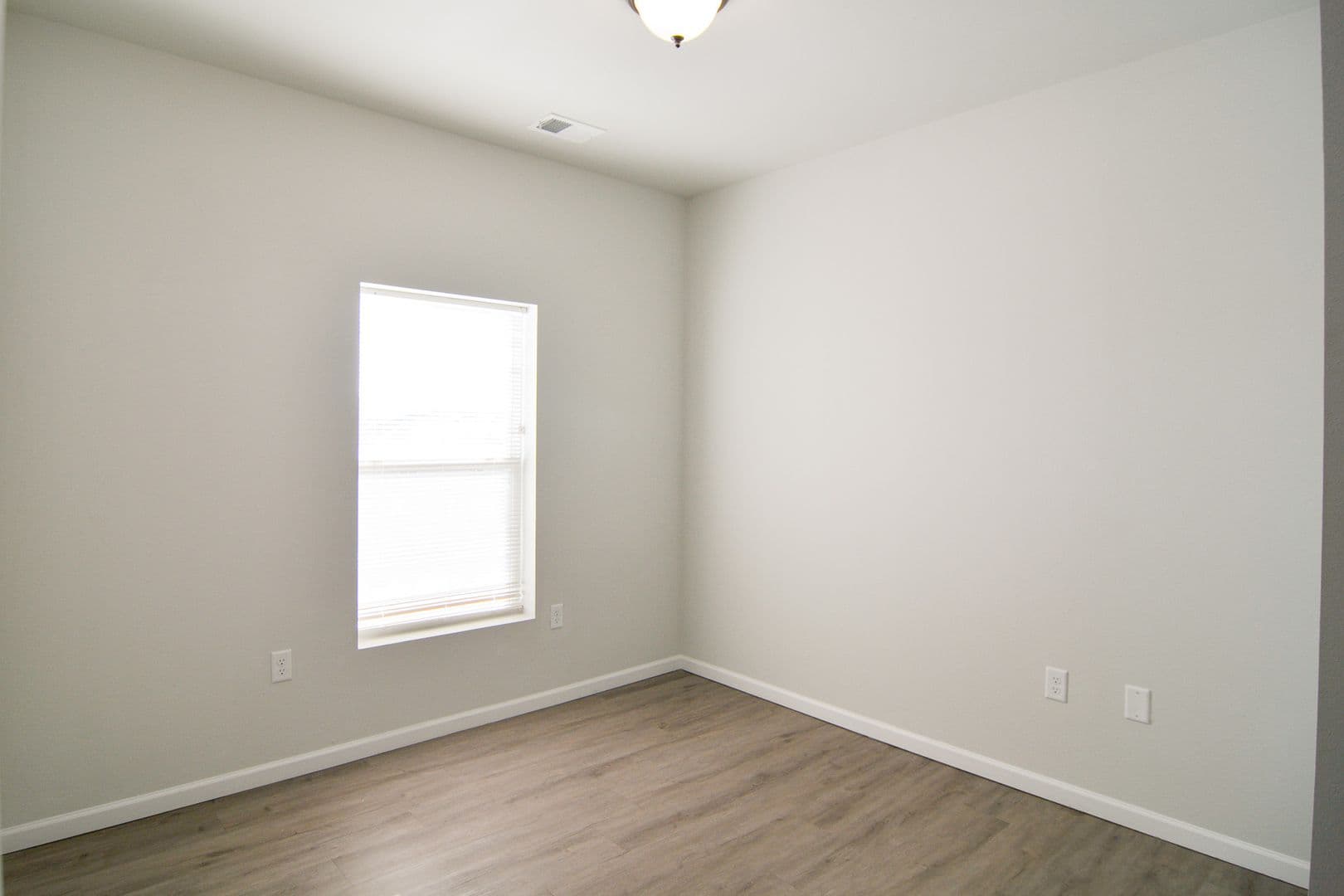 Lincoln Apartment: 1170 SW 27th Street