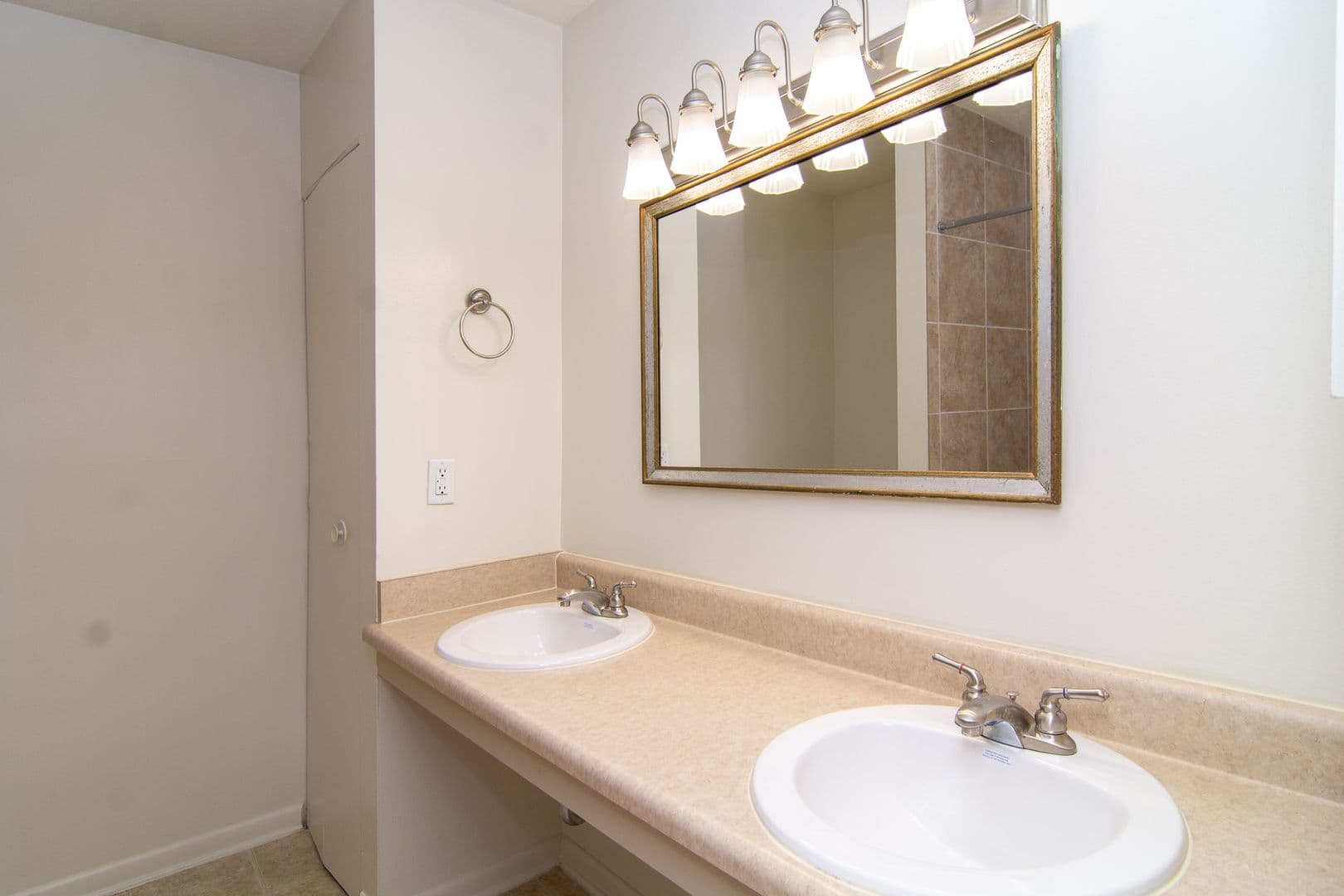 Omaha Townhome: 556 N 88th Plz