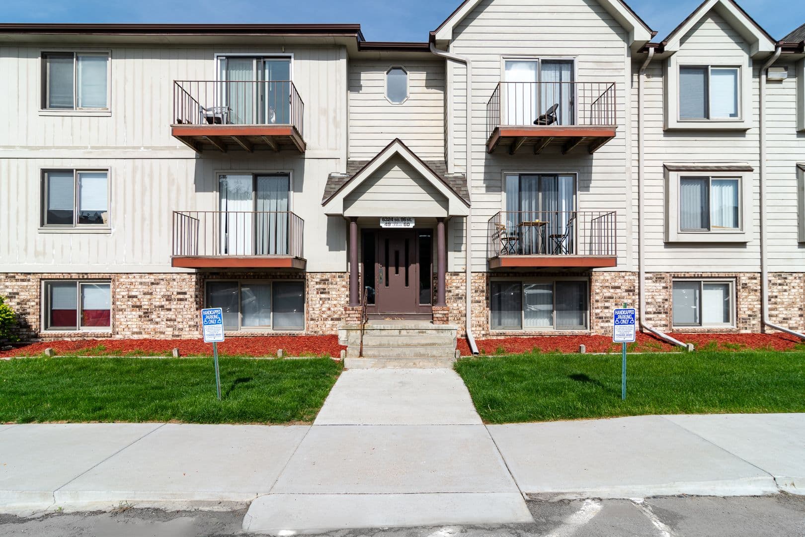 Omaha Apartment: 6300 South 96th Street