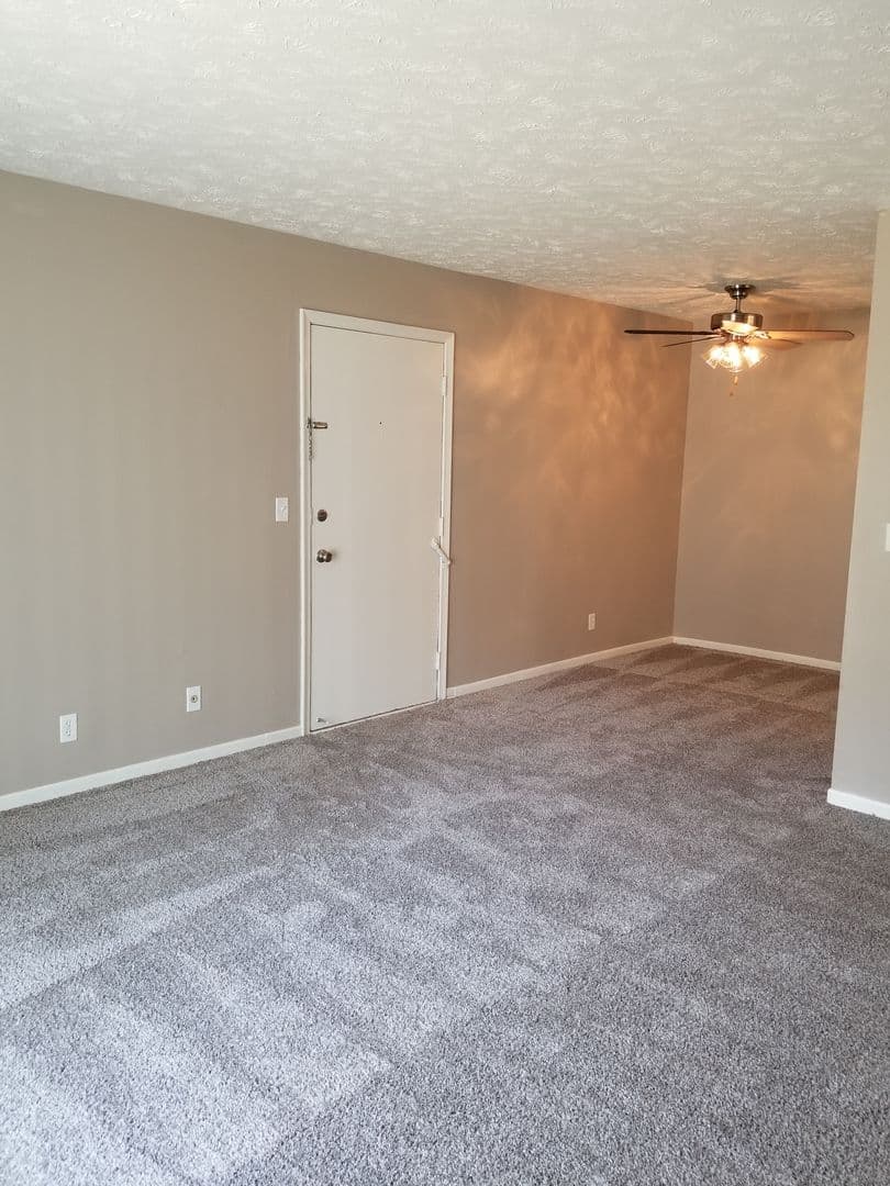 Omaha Apartment: 6917 Wright Plz