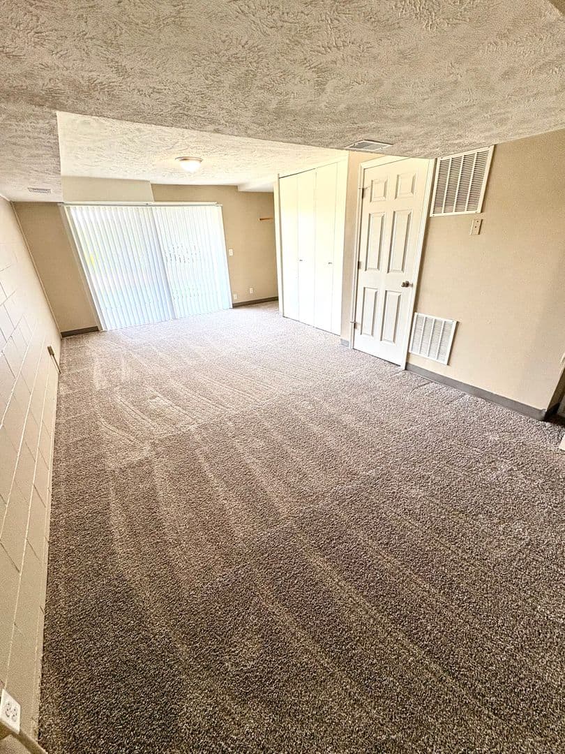 Omaha Apartment: 3625 N 112th Ave