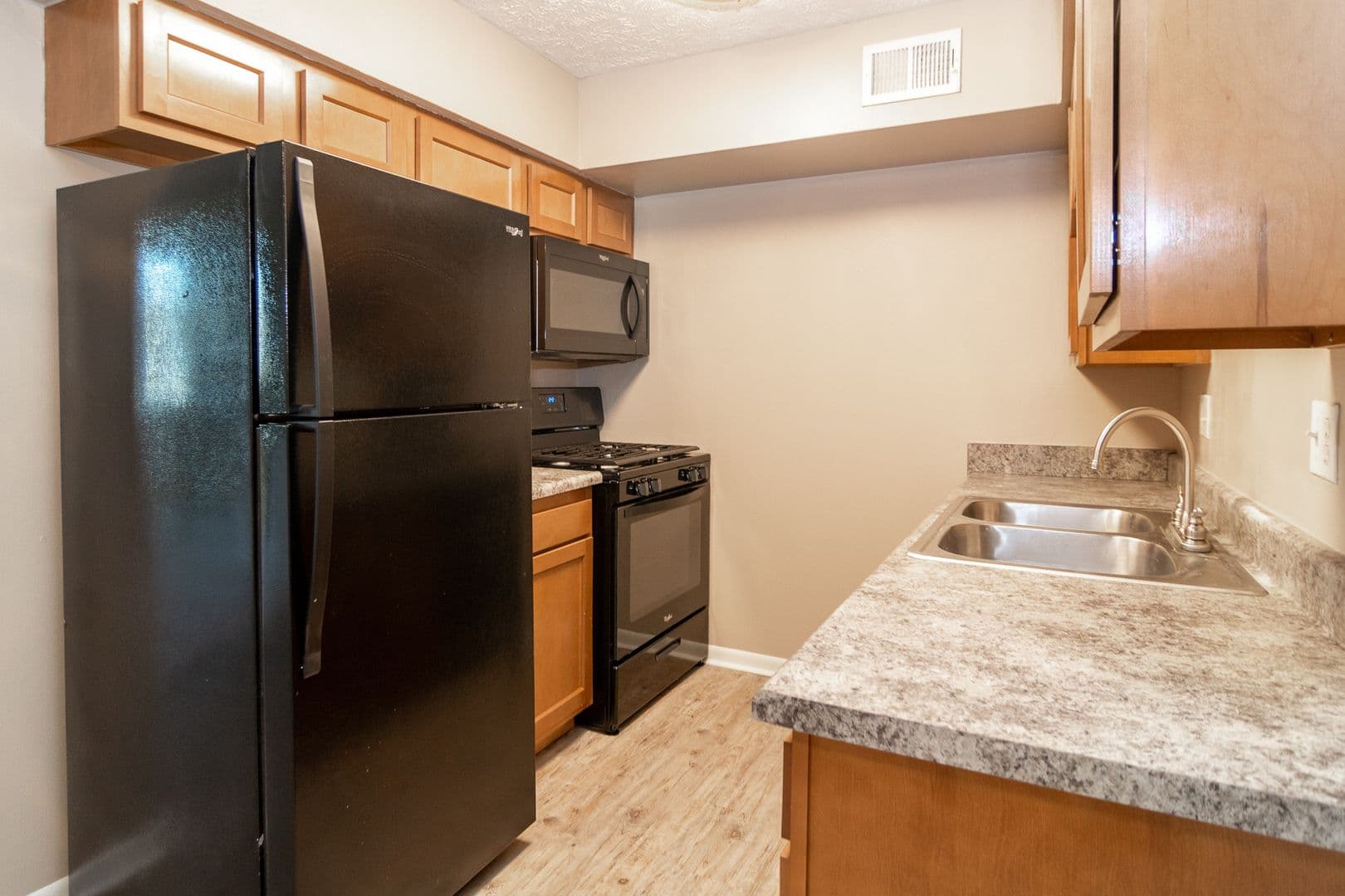 Omaha Apartment: 6917 Wright Plz