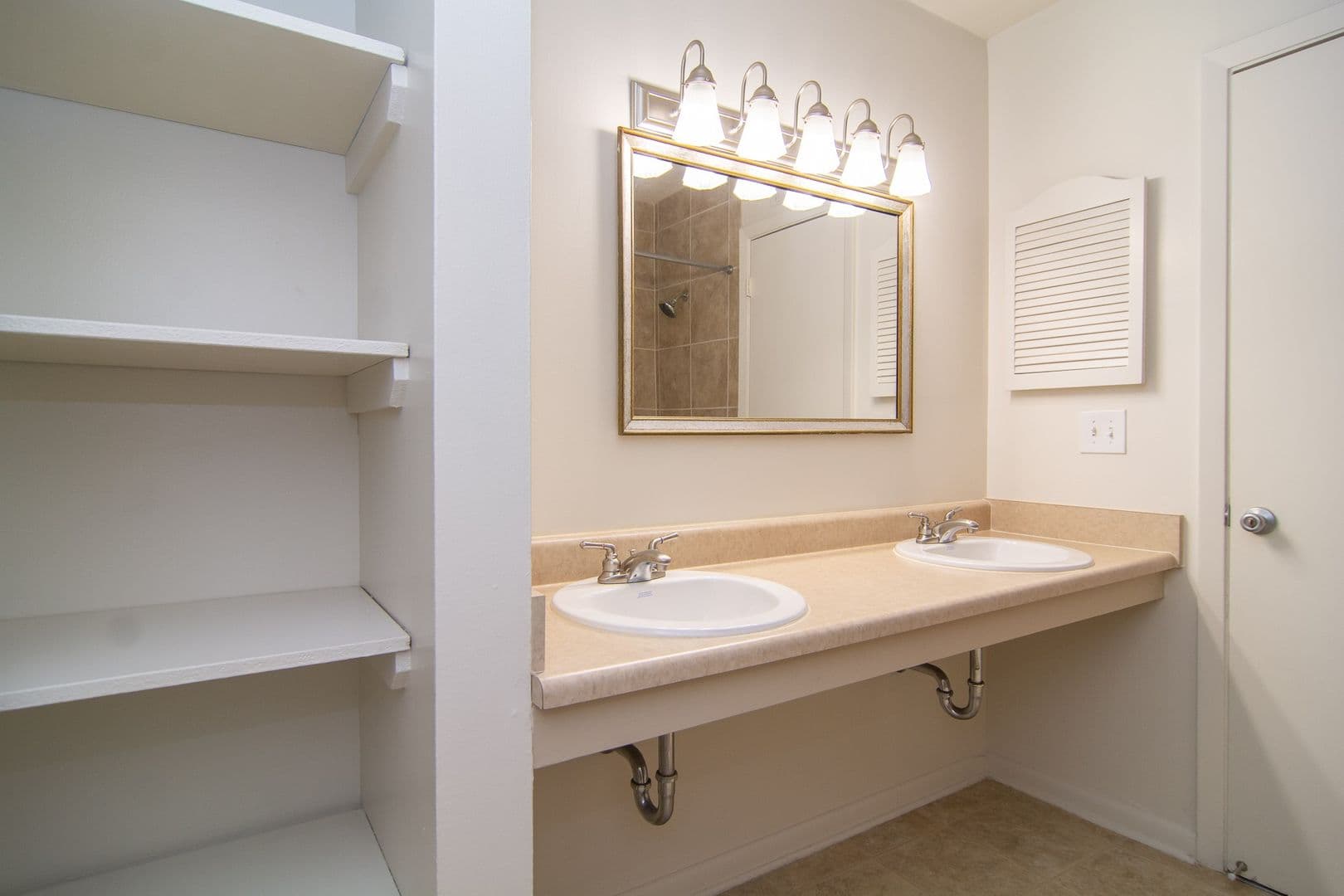 Omaha Townhome: 556 N 88th Plz