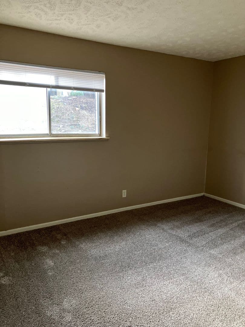 Omaha Apartment: 6917 Wright Plz