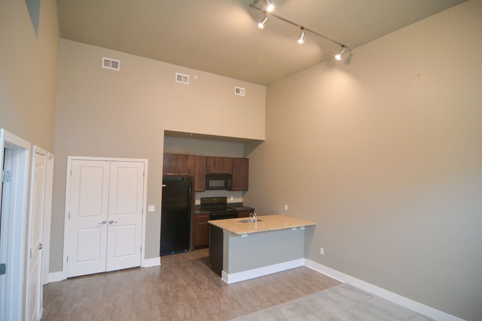 Omaha Apartment: 306 S 24th Street