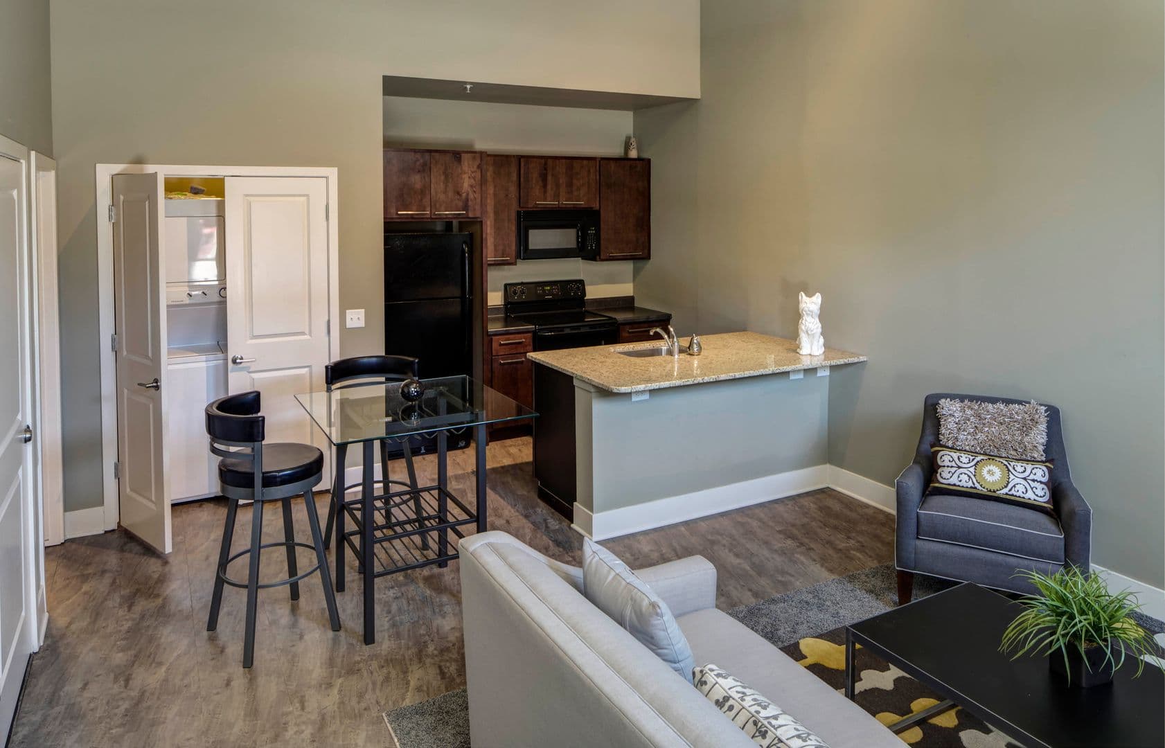 Omaha Apartment: 306 S 24th Street