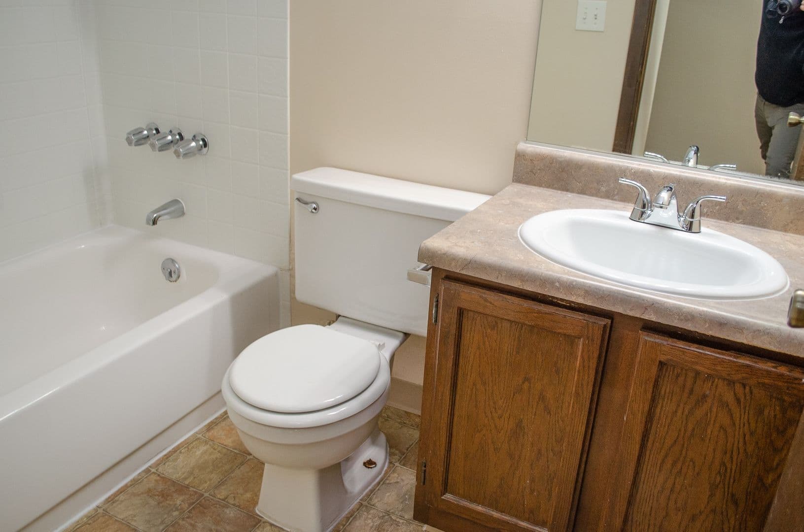 Omaha Apartment: 950 S 69th Street
