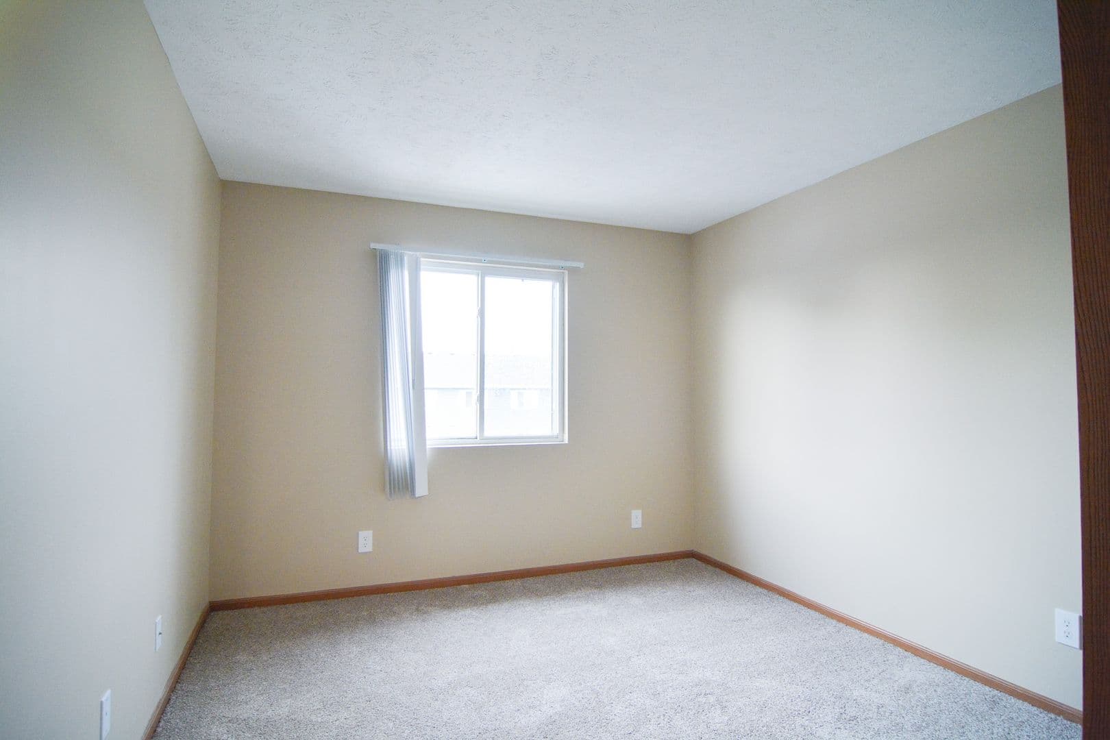 Bellevue Apartment: 14812 Normandy Blvd