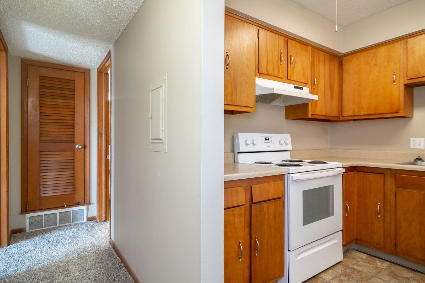 Omaha Apartment: 556 N 88th Plz