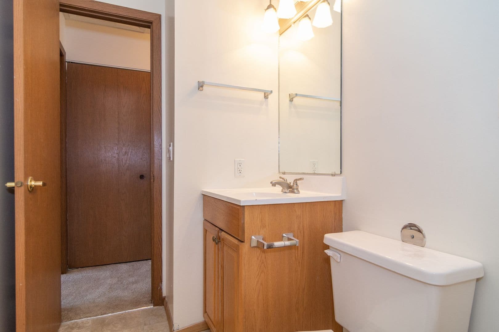 Omaha Apartment: 3222 S 68th Plaza