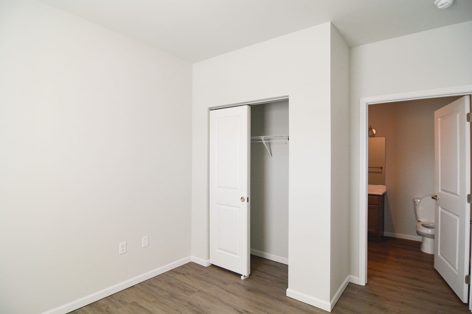 Lincoln Apartment: 1170 SW 27th Street