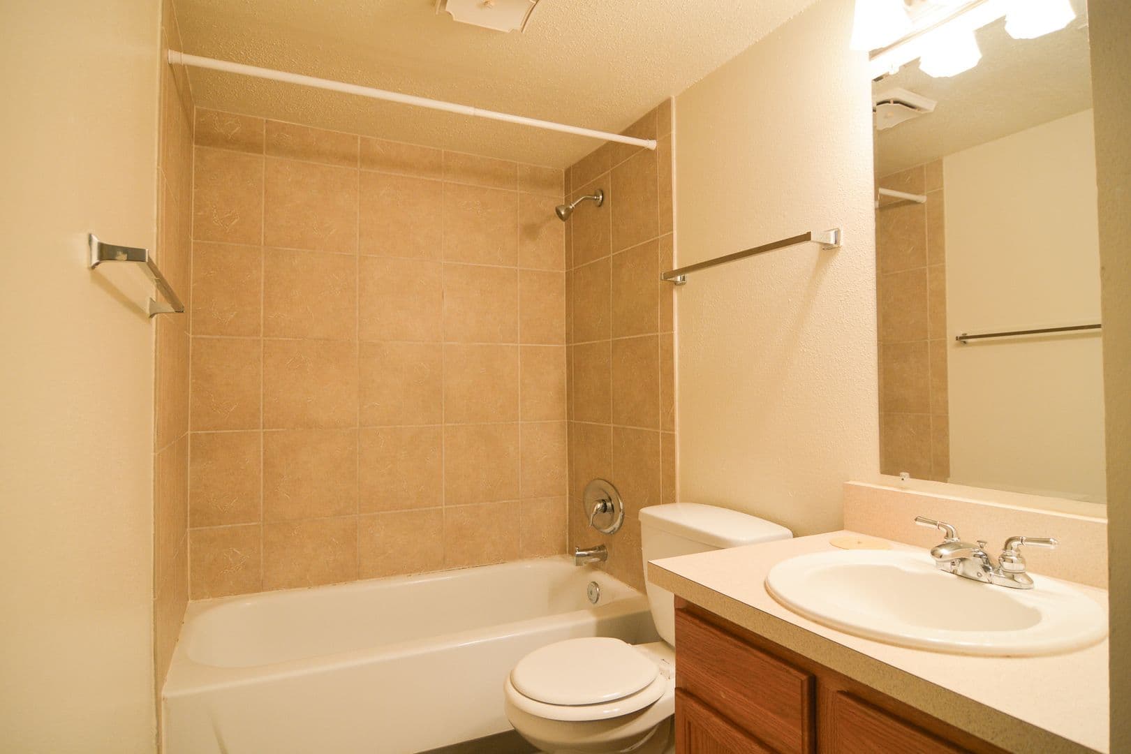 Omaha Apartment: 5806 S 141st Plz