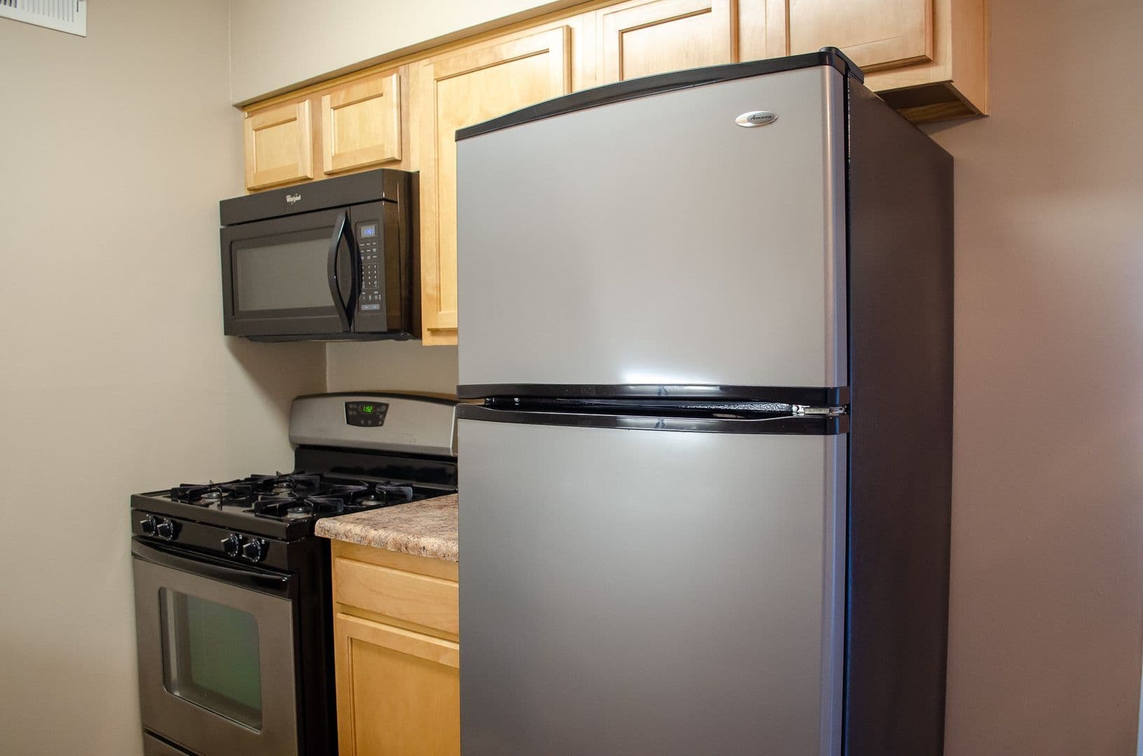 Omaha Apartment: 6917 Wright Plz