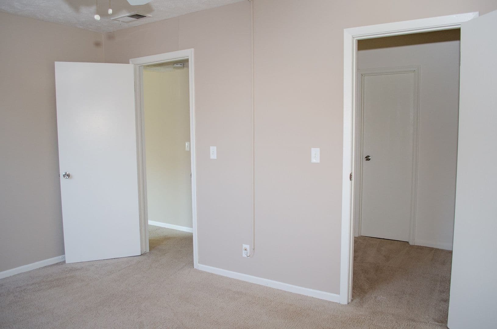 Omaha Apartment: 6917 Wright Plz