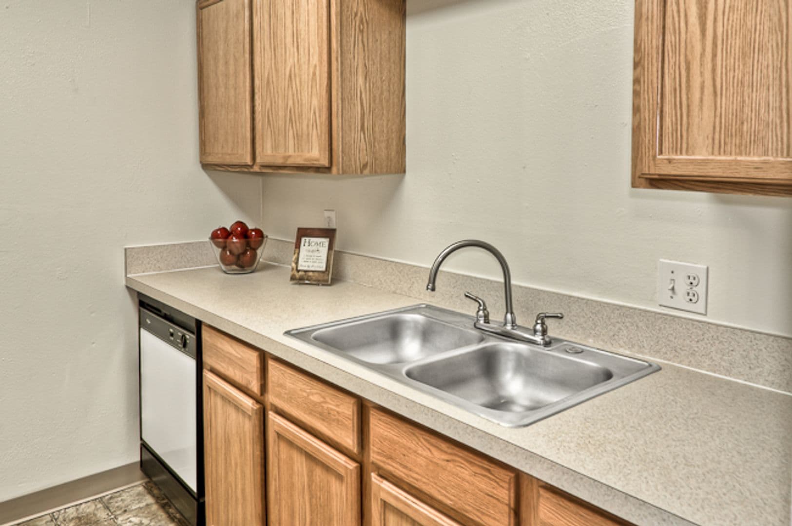 Omaha Apartment: 5806 S 141st Plz