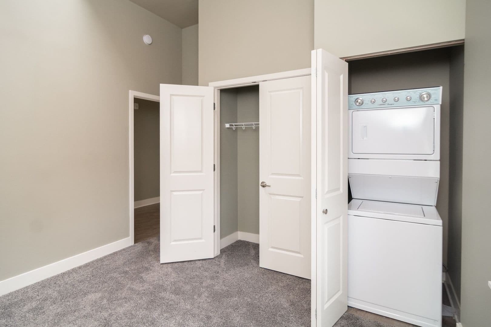 Omaha Apartment: 306 S 24th Street