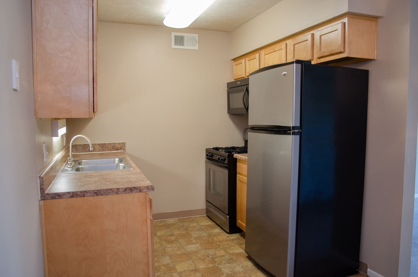 Omaha Apartment: 6917 Wright Plz