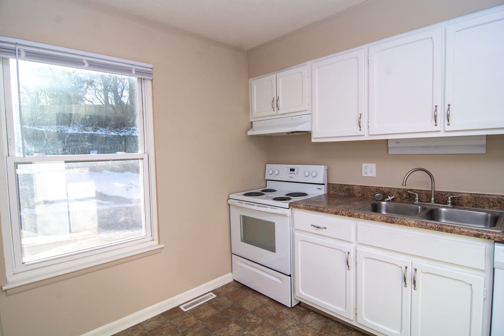 Omaha Townhome: 556 N 88th Plz