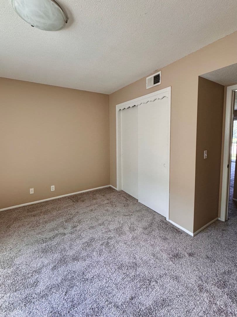 Omaha Apartment: 2306 Village Court