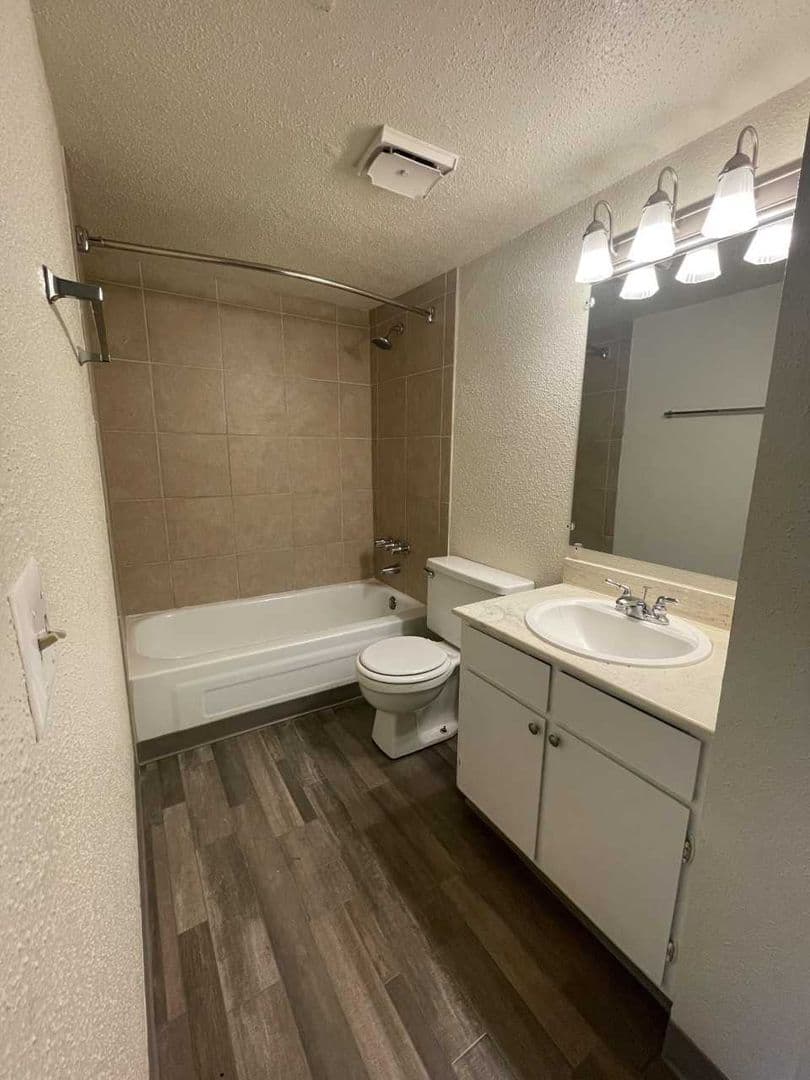 Omaha Apartment: 5806 S 141st Plz
