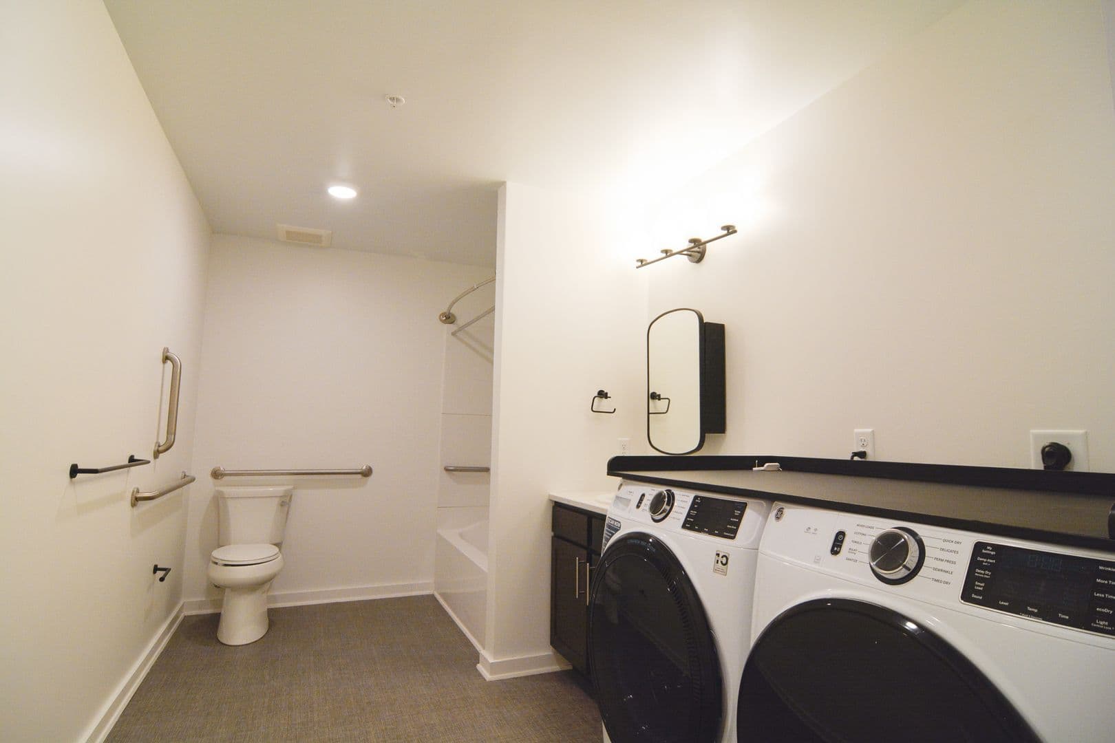 Council Bluffs Apartment: 530 W Broadway