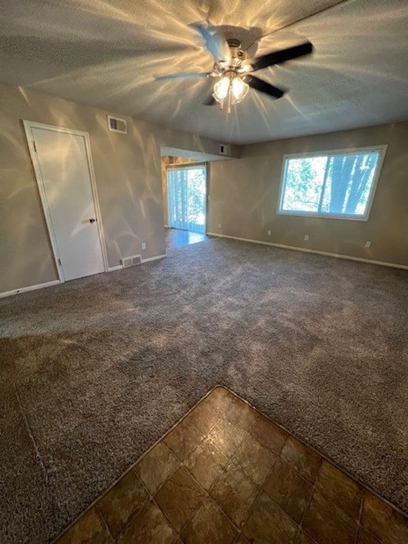 Omaha Apartment: 8500 Ohern