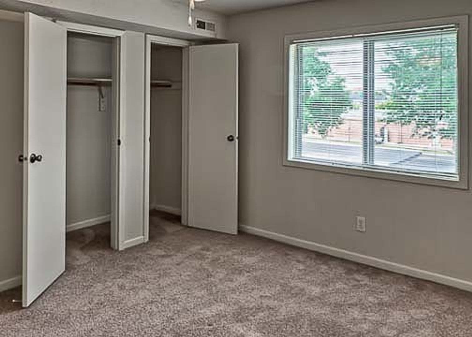 Omaha Apartment: 5806 S 141st Plz
