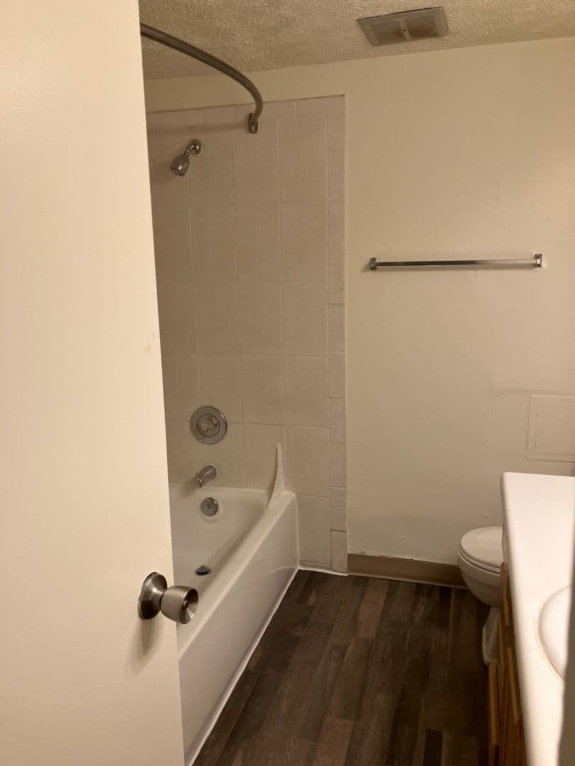 Omaha Apartment: 6917 Wright Plz