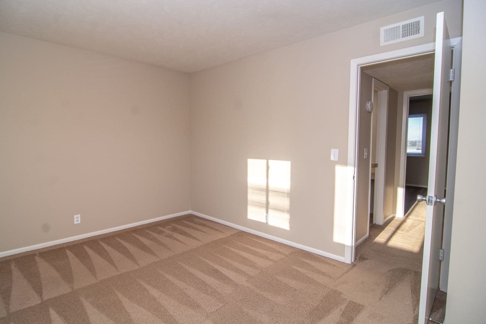 Omaha Townhome: 556 N 88th Plz