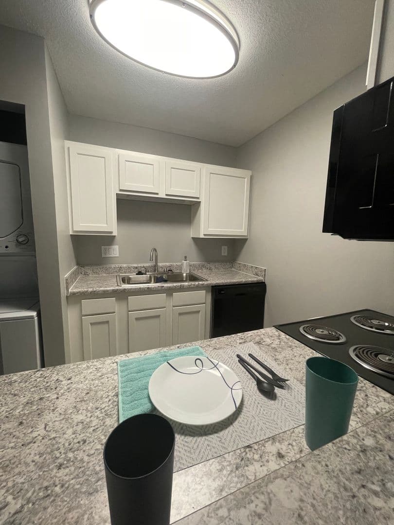 Omaha Apartment: 3222 S 68th Plaza