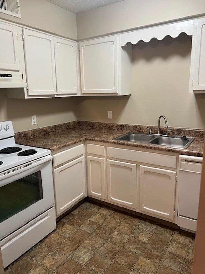 Omaha Apartment: 8500 Ohern