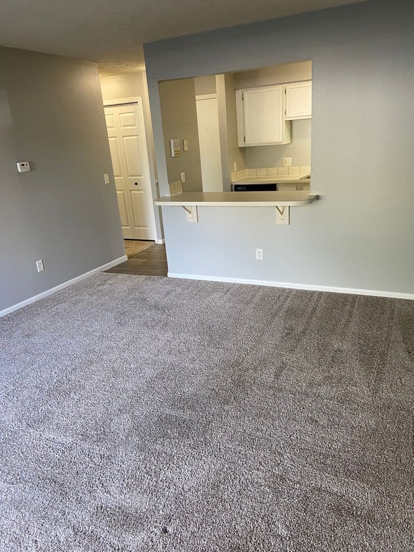 Omaha Apartment: 950 S 69th Street