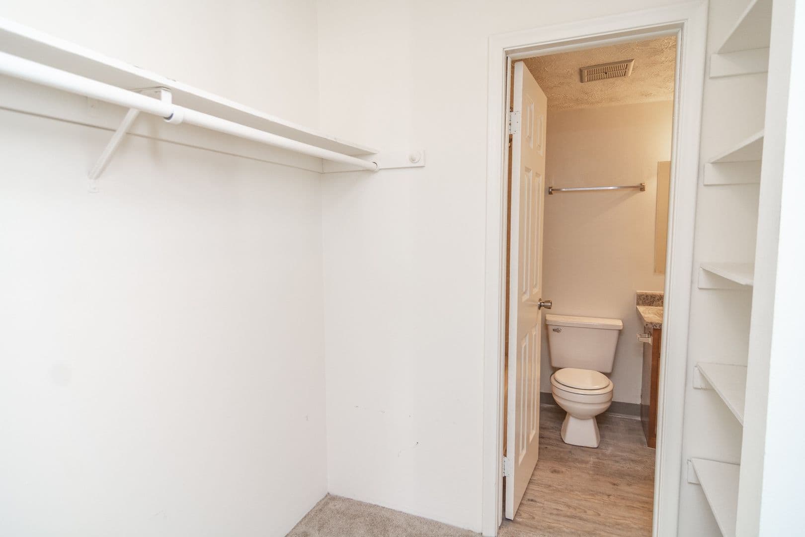 Omaha Apartment: 6917 Wright Plz