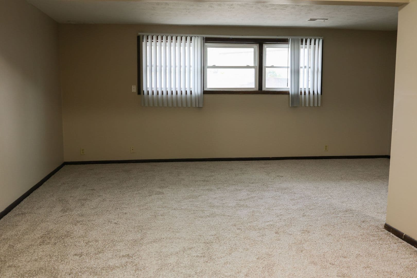 Omaha Apartment: 2323 Village Court