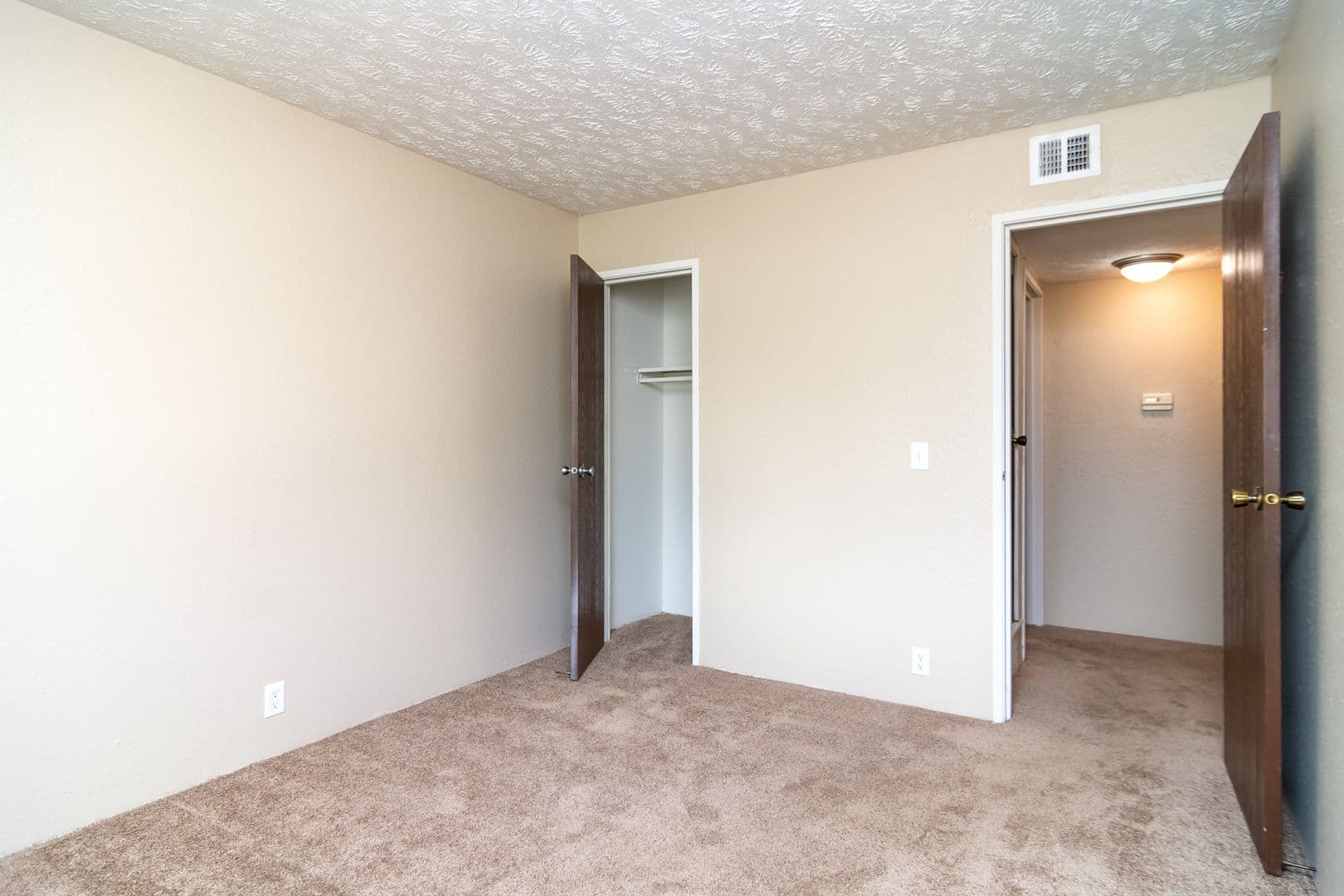 Council Bluffs Apartment: 800 N 34th Street #19