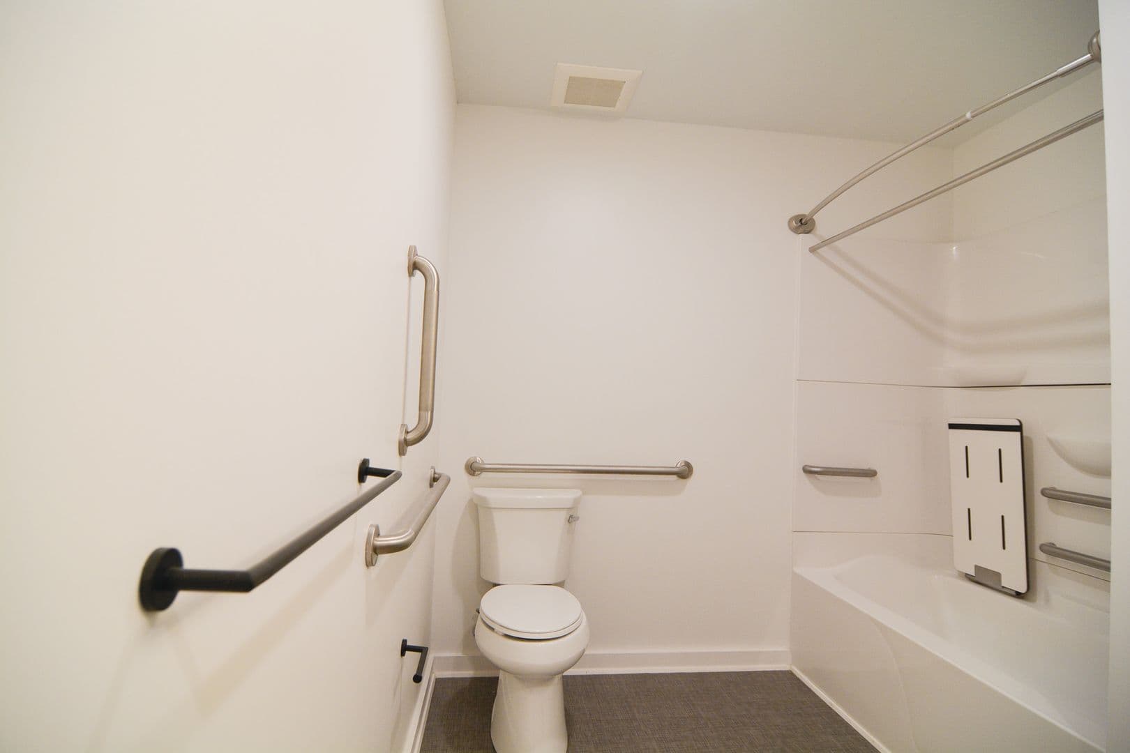Council Bluffs Apartment: 530 W Broadway