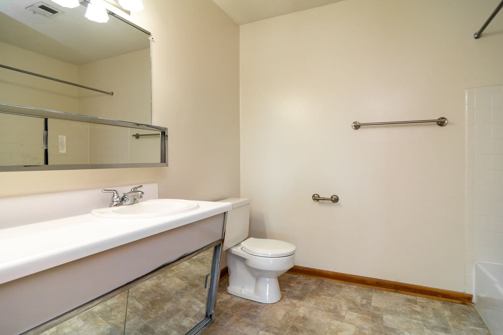 Omaha Apartment: 556 N 88th Plz