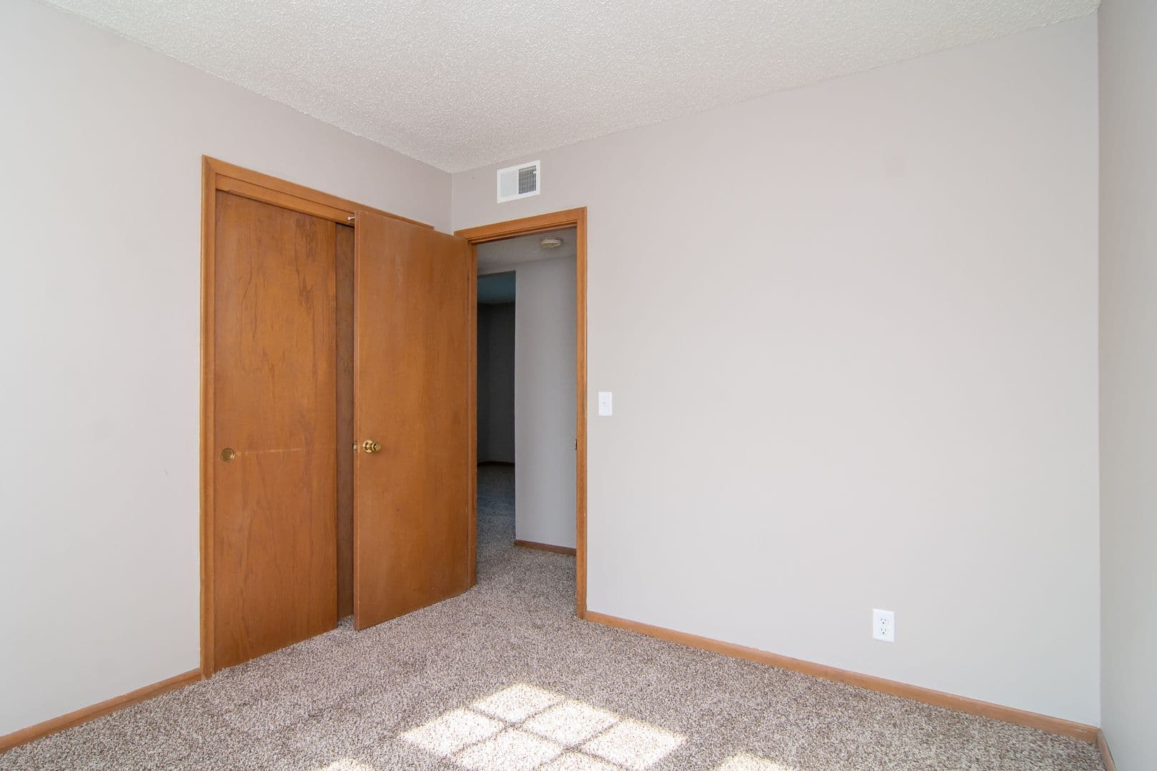 Omaha Apartment: 2323 Village Court