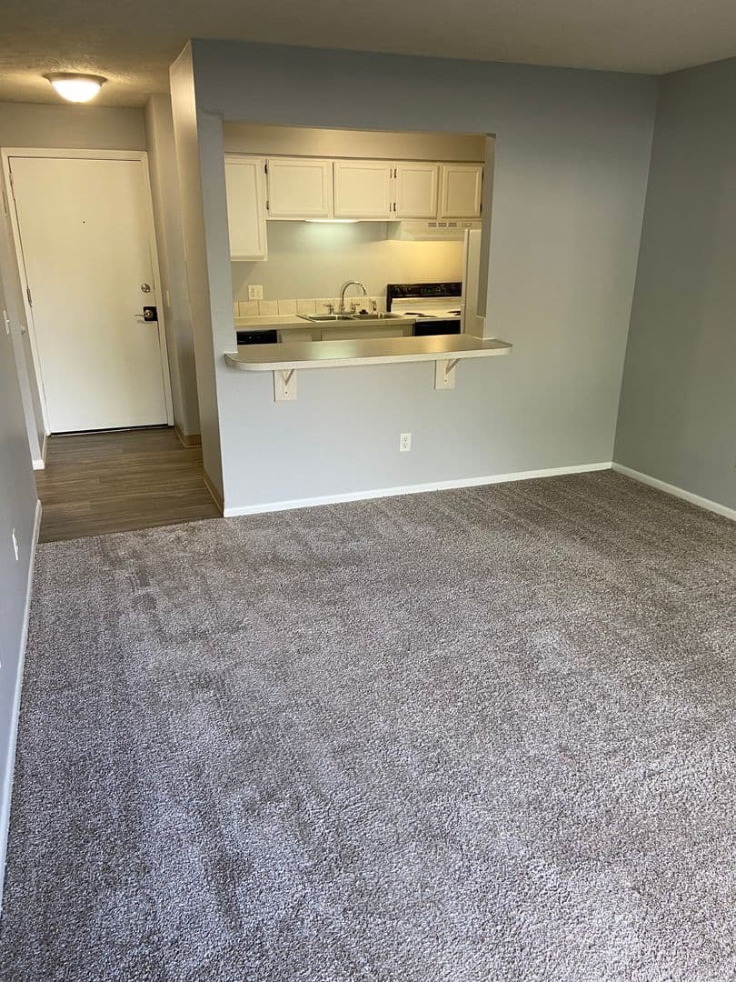 Omaha Apartment: 950 S 69th Street