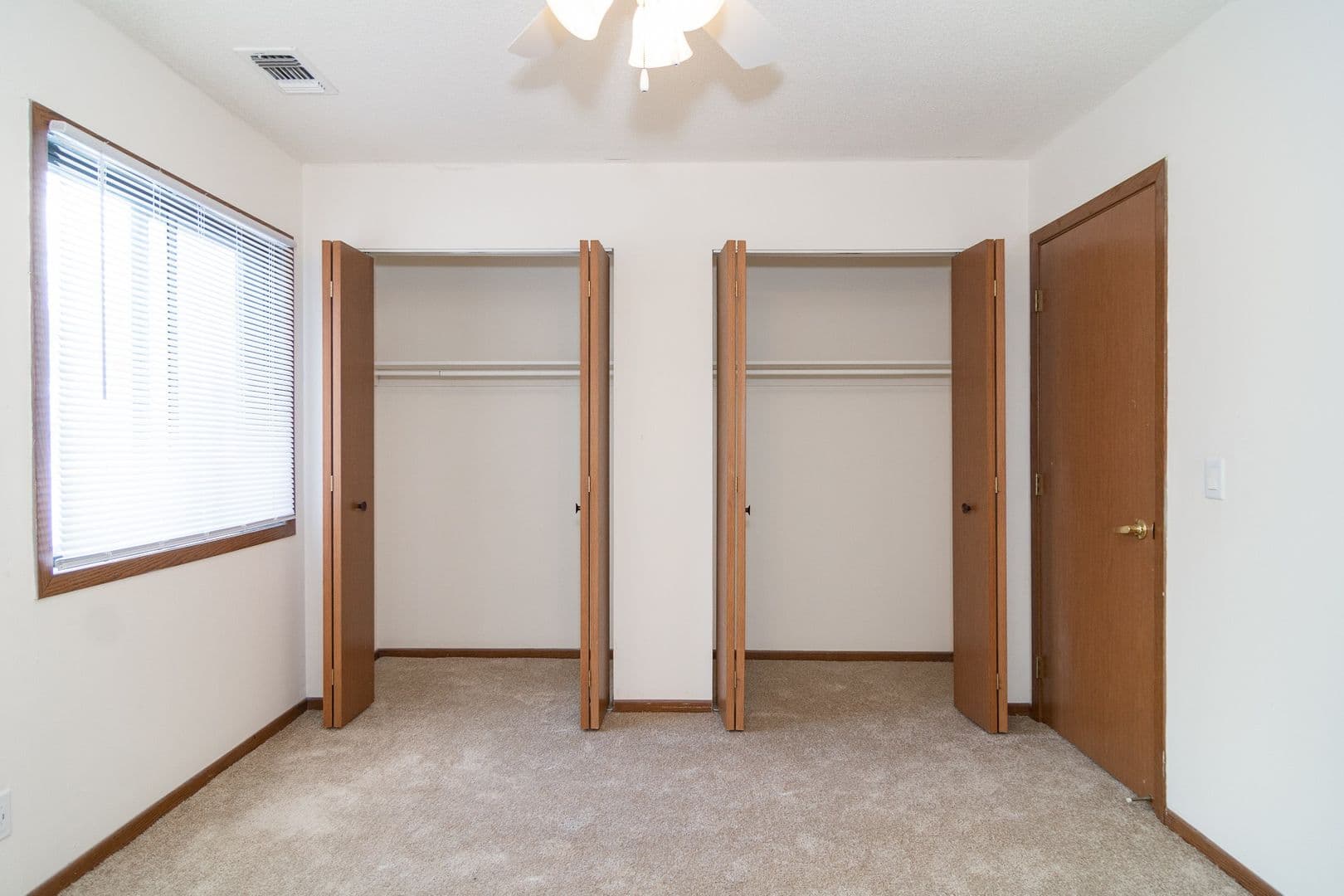 Omaha Apartment: 3222 S 68th Plaza