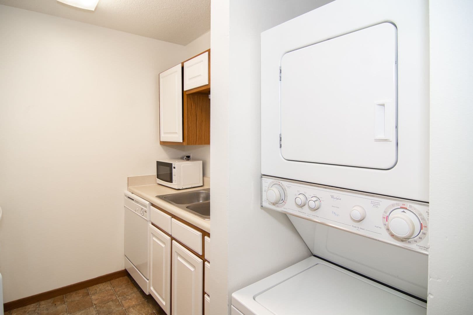 Omaha Apartment: 3222 S 68th Plaza