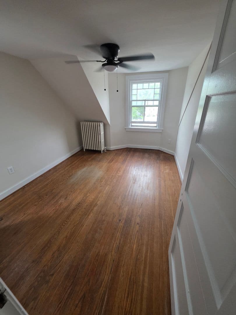 Abington Apartment: 1858 Guernsey Ave