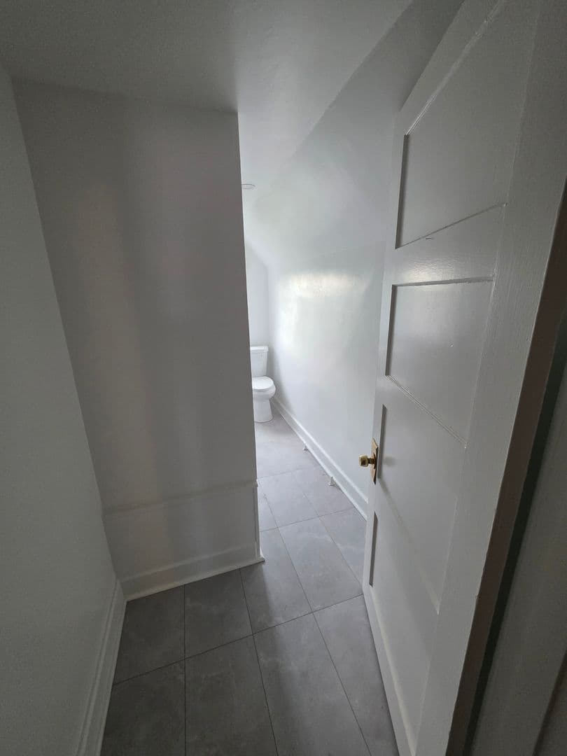 Abington Apartment: 1858 Guernsey Ave