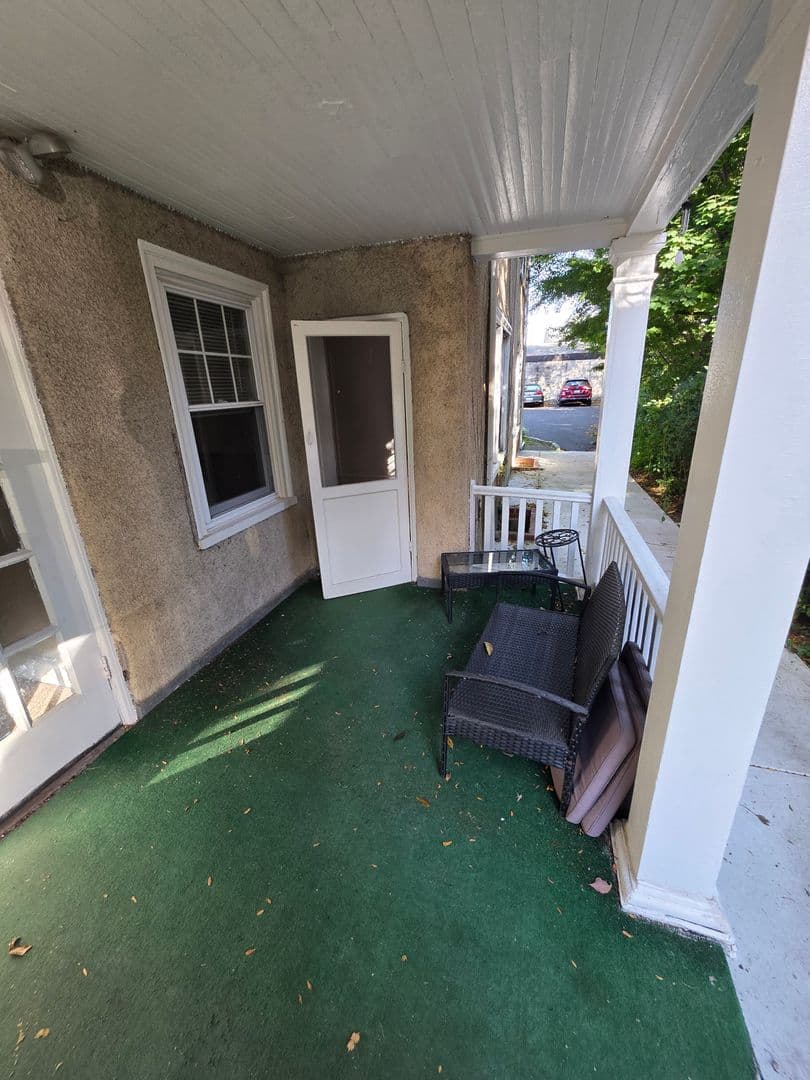 Jenkintown Apartment: 410 Linden Street