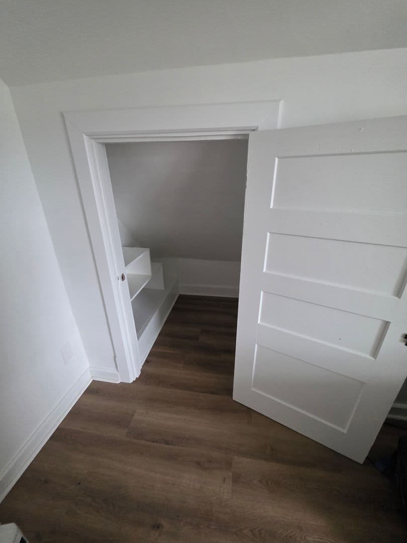 Abington Apartment: 1858 Guernsey Ave
