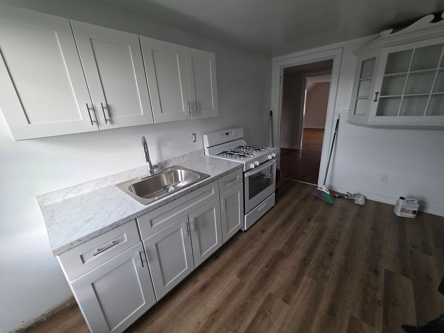Abington Apartment: 1858 Guernsey Ave