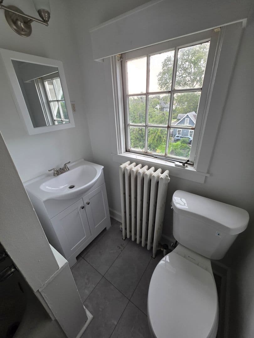 Abington Apartment: 1858 Guernsey Ave